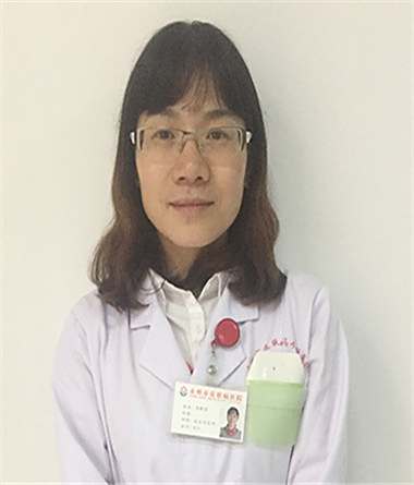 李群芳