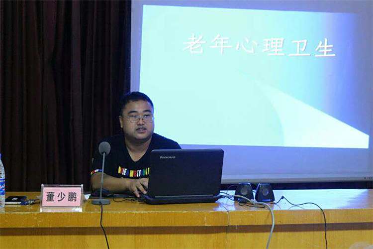 董少鹏