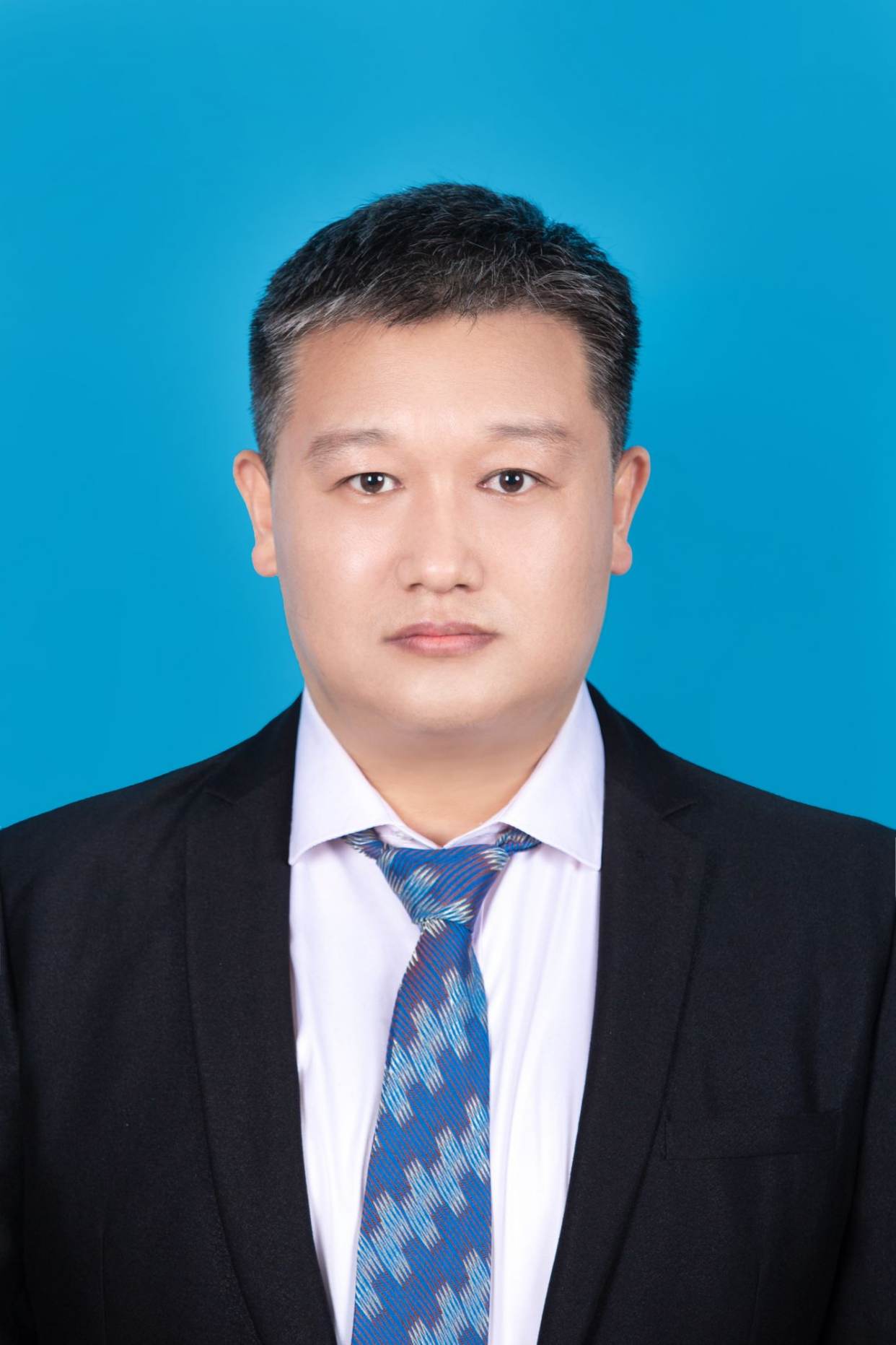 王磊