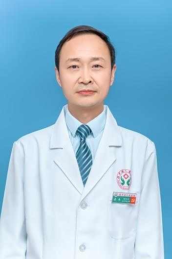 李伟