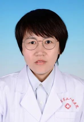 周霞