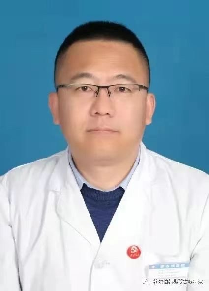 李成伟