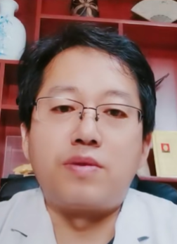 李震