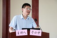 于小中
