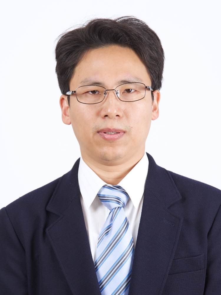罗伟