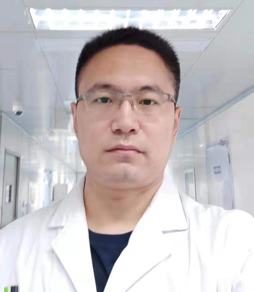 李亮