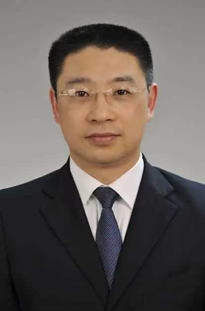 张师静