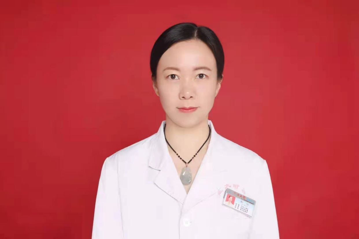 李华