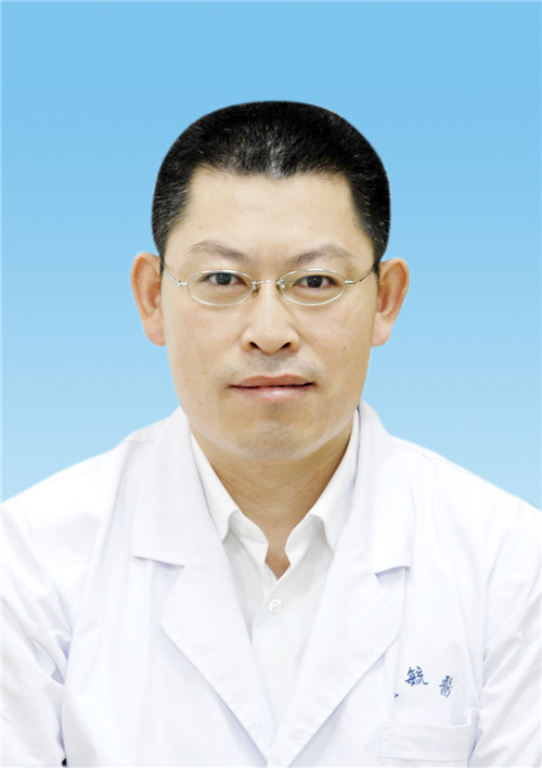 邱君