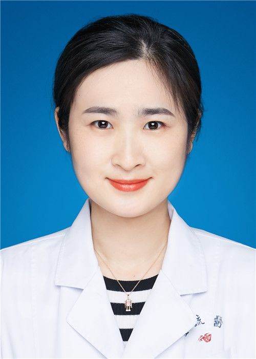 张堃