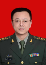 李震