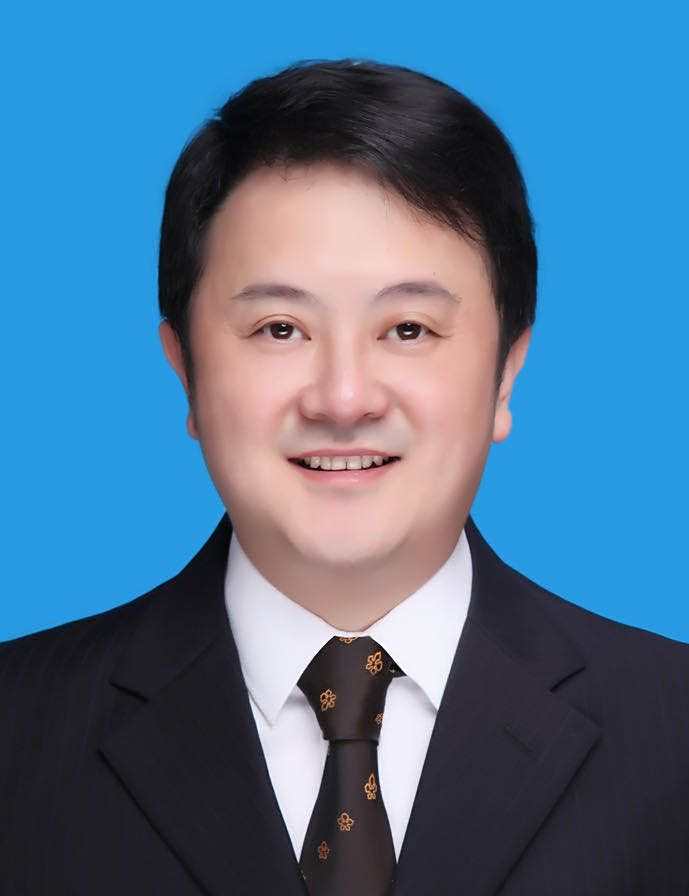 李作伟