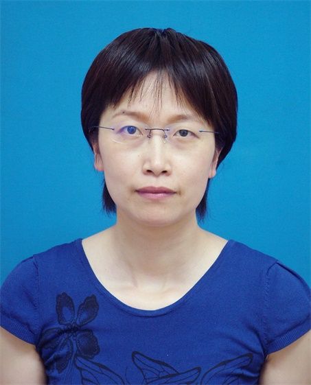 何萍