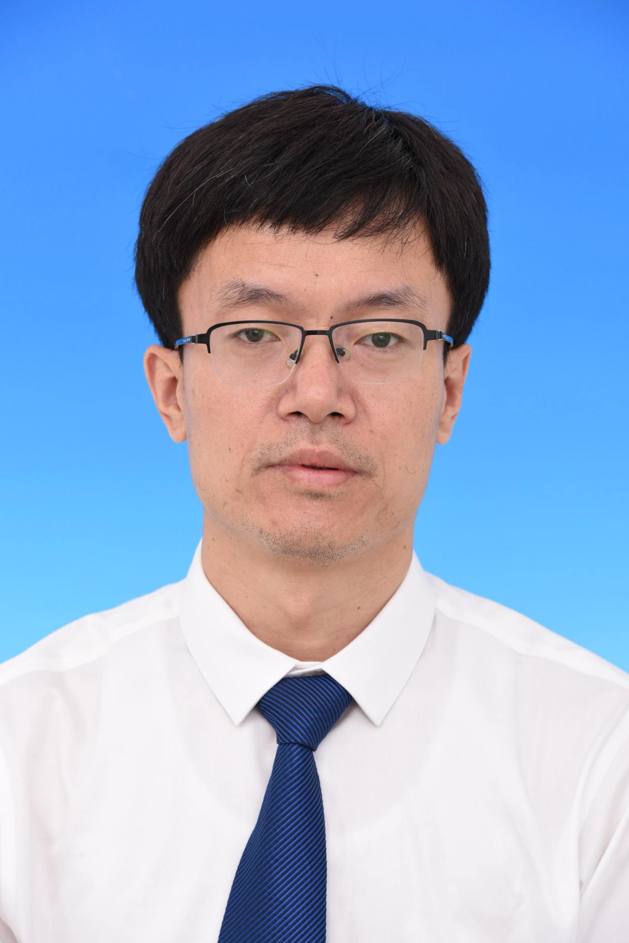 李强