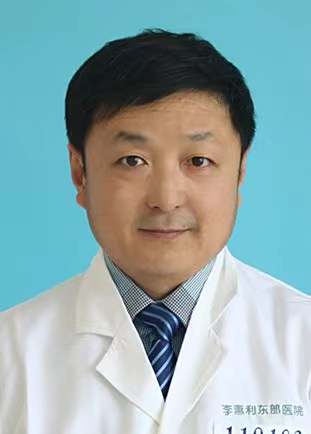 李伟
