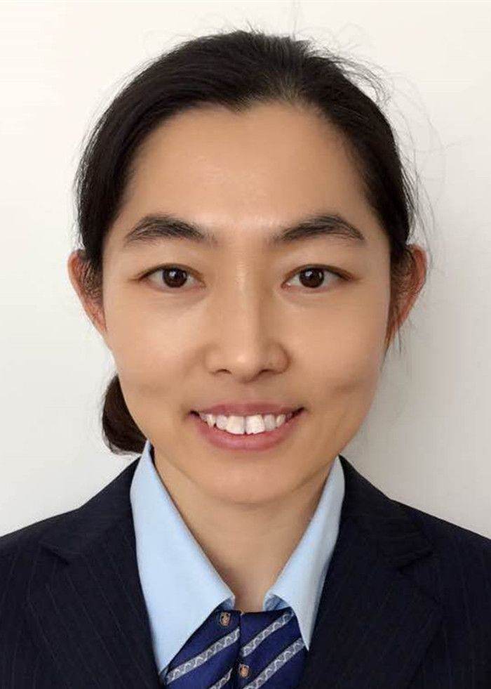 李君