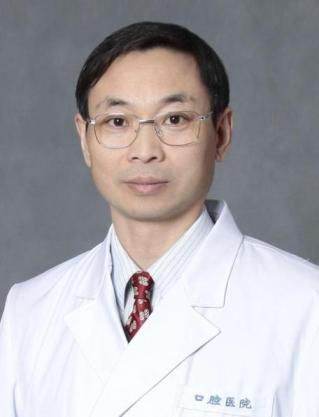 李四群