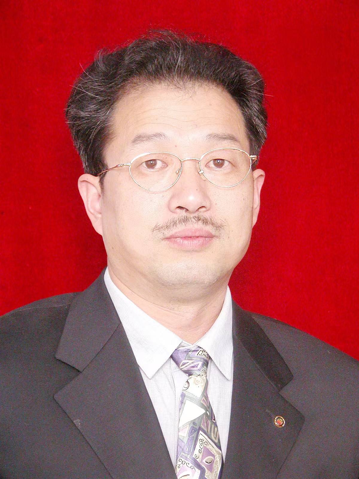 王国芳