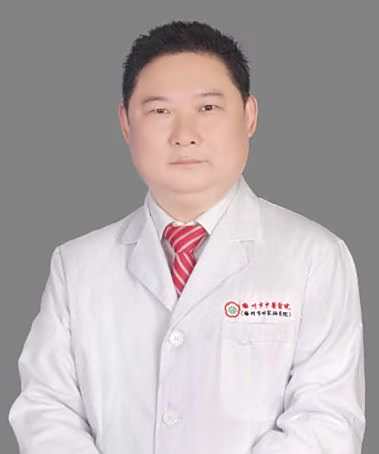 黄育驰