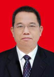 何日东