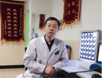 胡世林