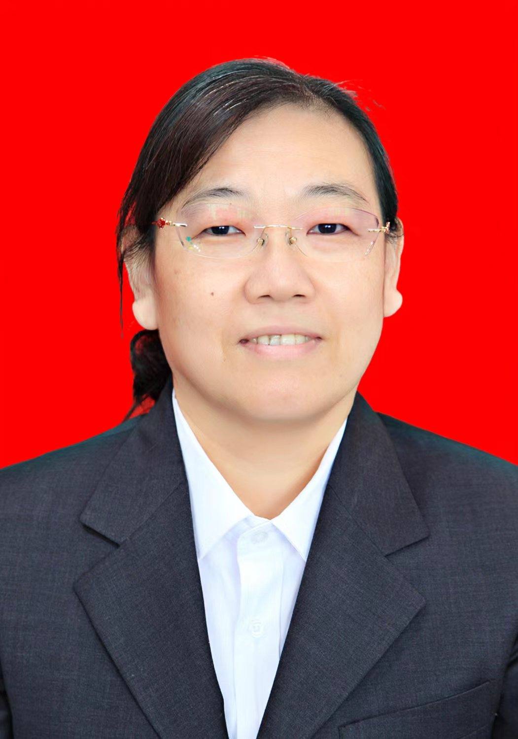 黄建英
