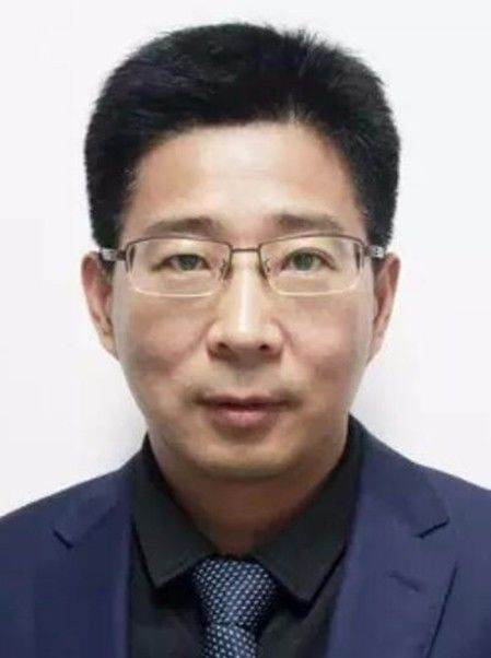侯予龙